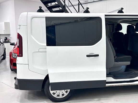 Renault Trafic 13 of 18