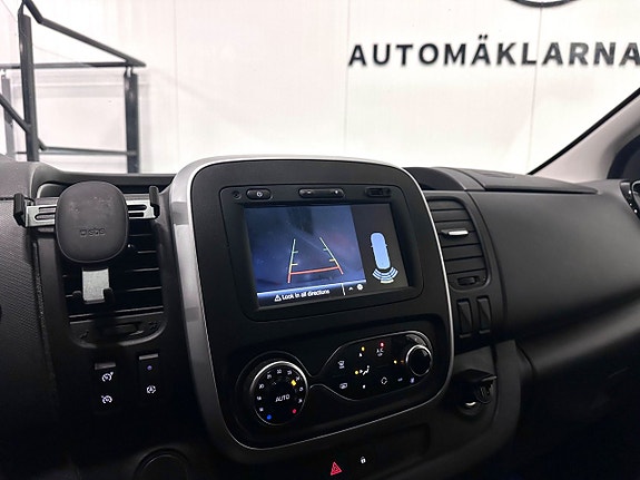 Renault Trafic 8 of 18