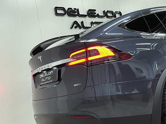 Tesla Model X 14 of 25