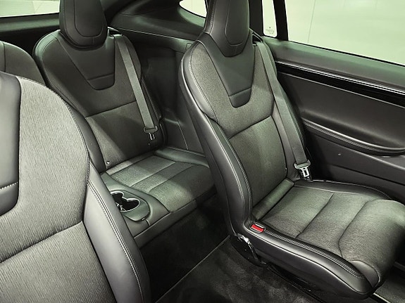 Tesla Model X 23 of 25