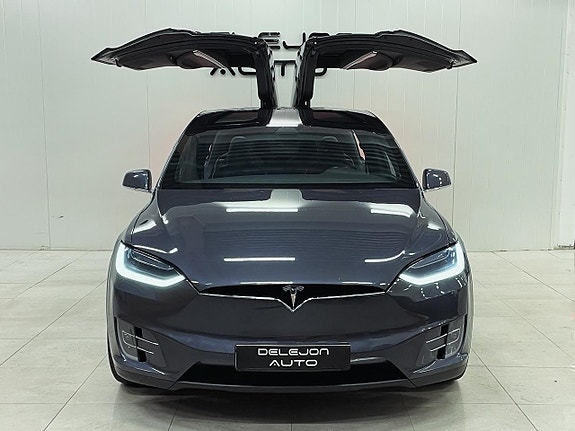 Tesla Model X 3 of 5