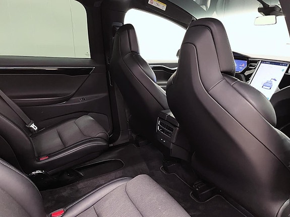 Tesla Model X 16 of 25