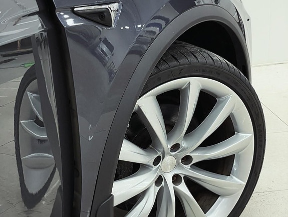 Tesla Model X 5 of 5