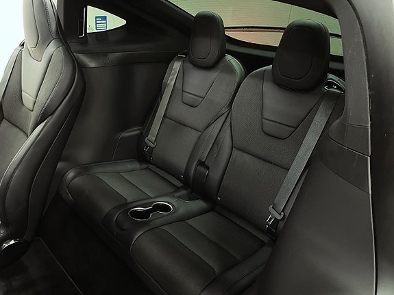 Tesla Model X 18 of 25