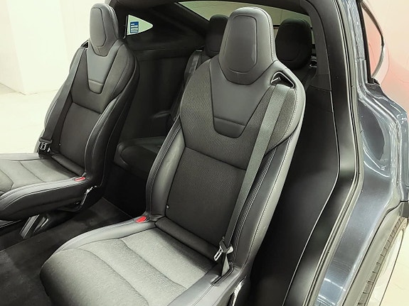 Tesla Model X 12 of 25