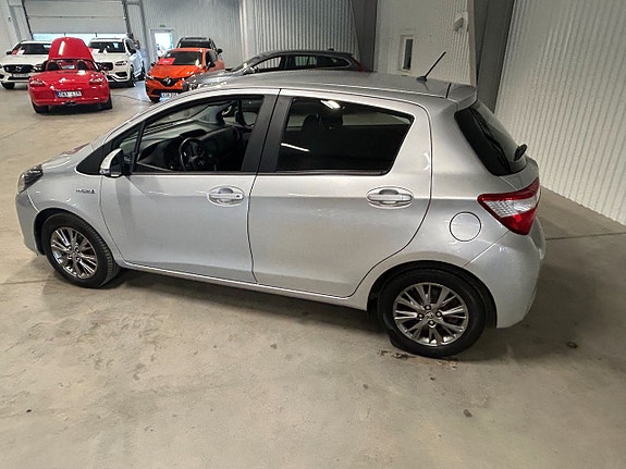 Toyota Yaris 4 of 5