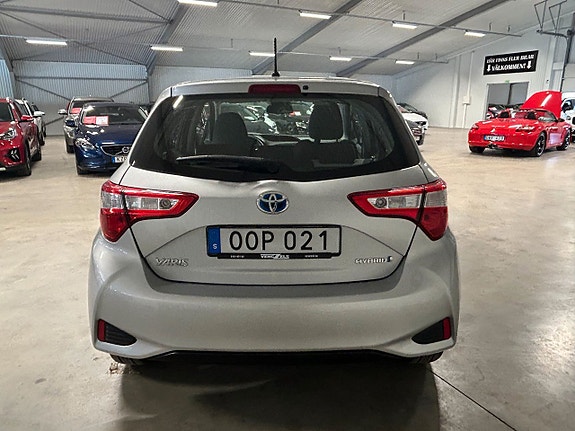 Toyota Yaris 5 of 5