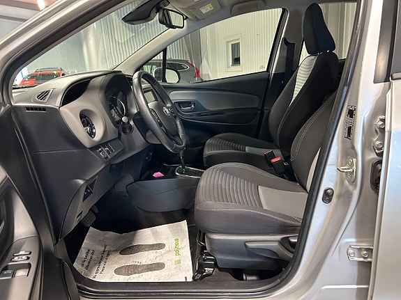 Toyota Yaris 6 of 11