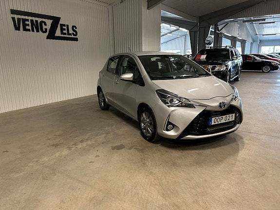 Toyota Yaris 2 of 5