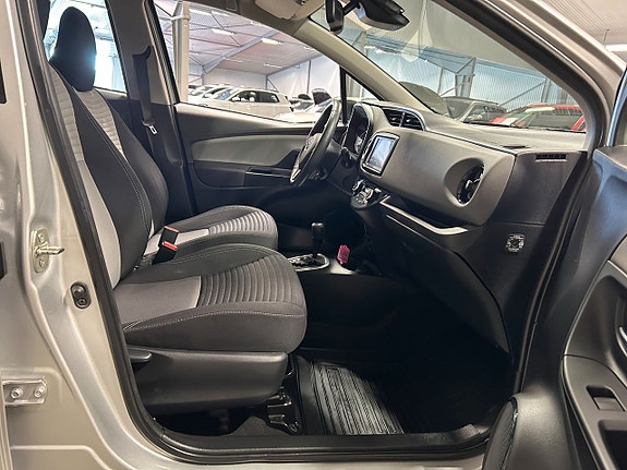 Toyota Yaris 7 of 11