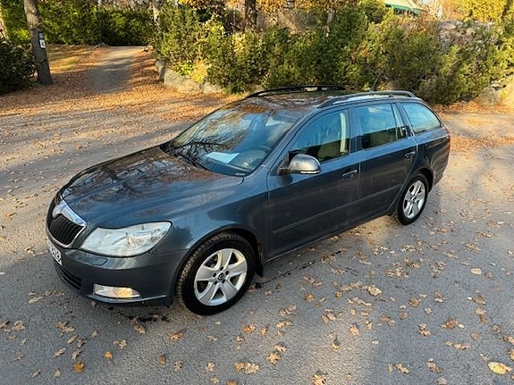 Skoda Octavia 2 of 5