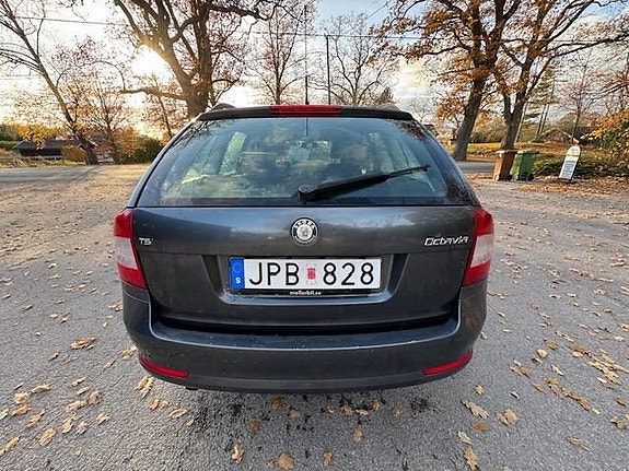 Skoda Octavia 8 of 17