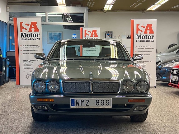 Jaguar XJ 3 of 25