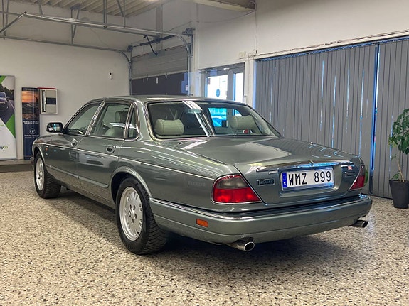 Jaguar XJ 5 of 25