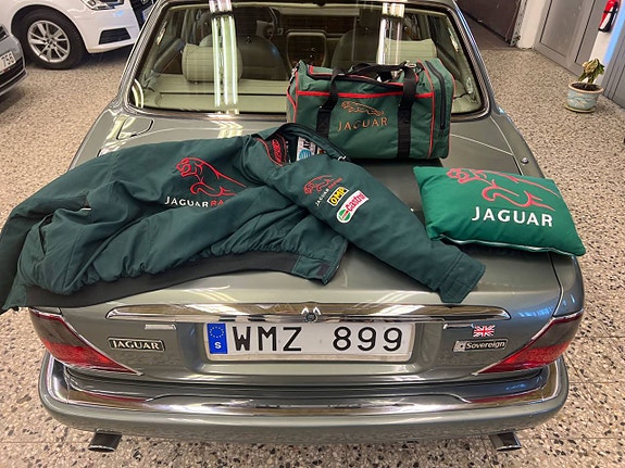 Jaguar XJ 10 of 25