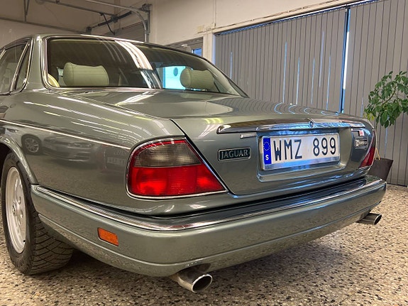Jaguar XJ 8 of 25
