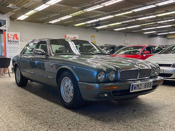 Jaguar XJ 2 of 25