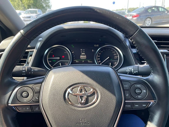 Toyota Camry 17 of 22