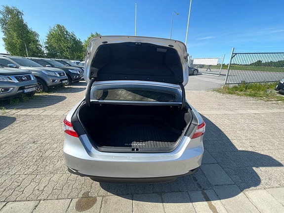 Toyota Camry 13 of 22