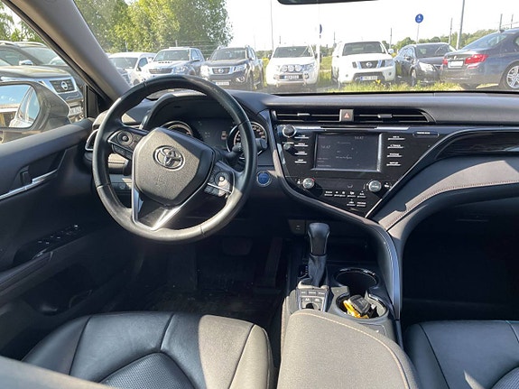 Toyota Camry 12 of 22
