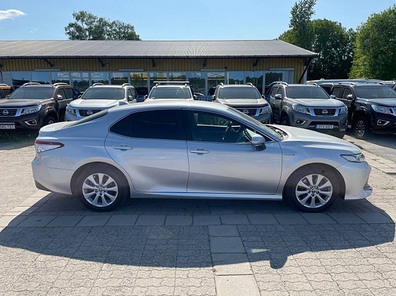 Toyota Camry 6 of 22