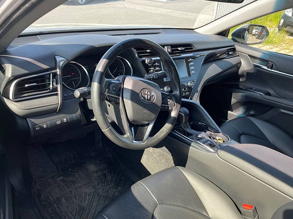 Toyota Camry 16 of 22