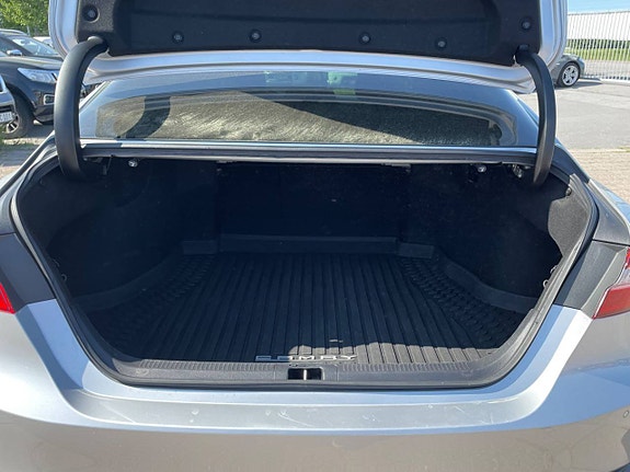 Toyota Camry 14 of 22