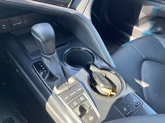 Toyota Camry 20 of 22