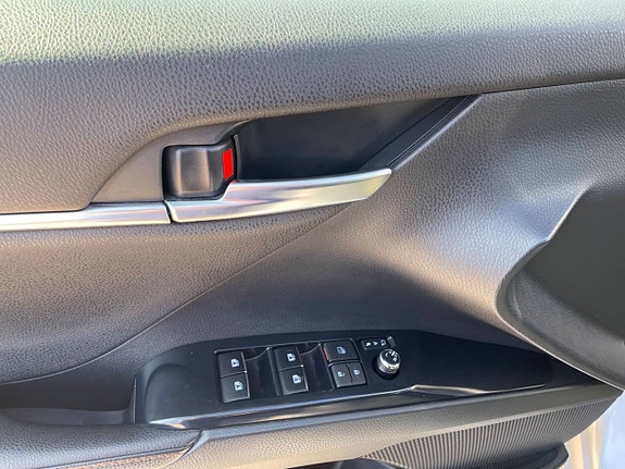 Toyota Camry 15 of 22