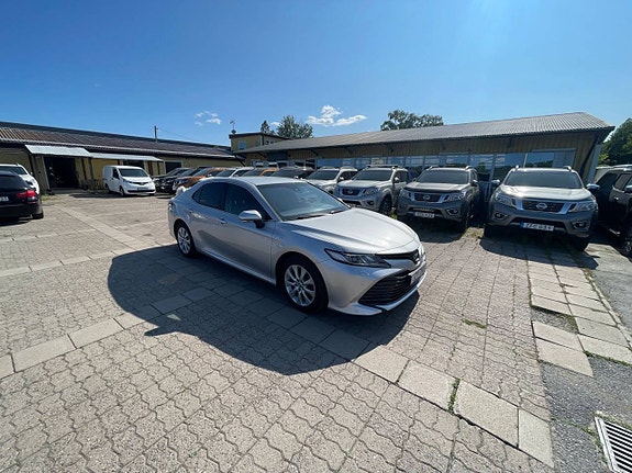 Toyota Camry 8 of 22