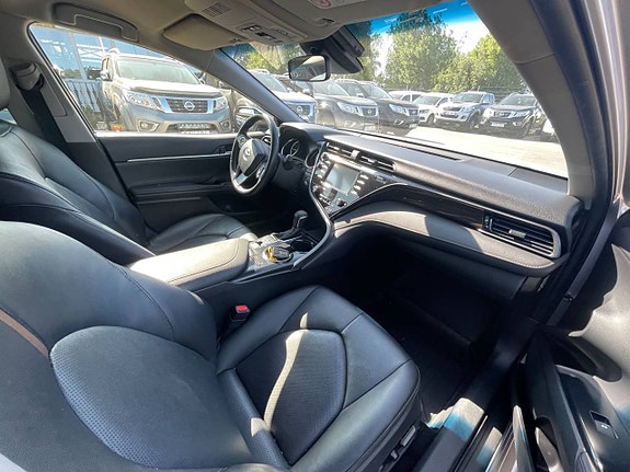 Toyota Camry 10 of 22