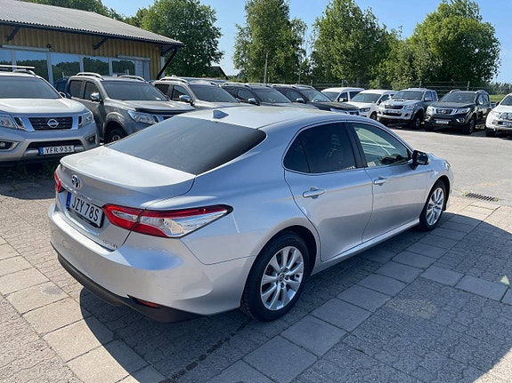 Toyota Camry 3 of 5