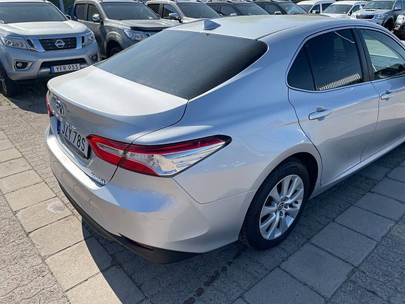 Toyota Camry 5 of 5