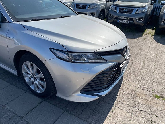 Toyota Camry 9 of 22
