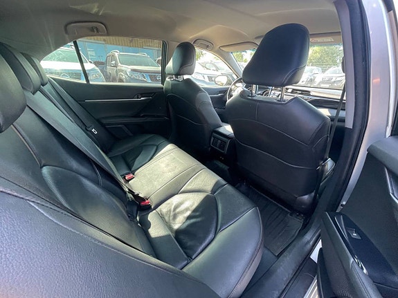 Toyota Camry 11 of 22