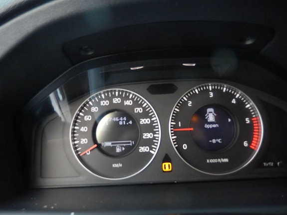 Volvo V70 12 of 16