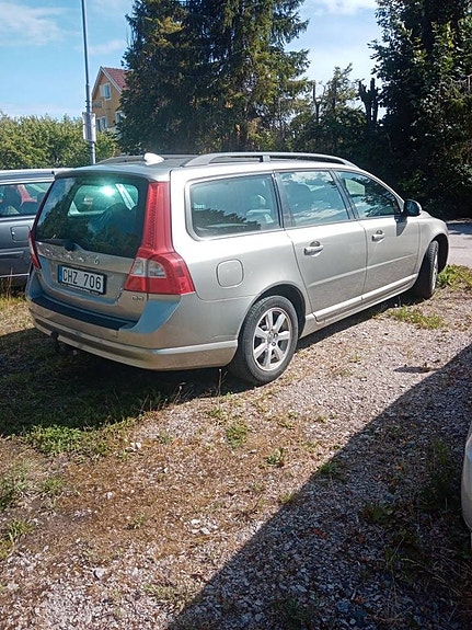Volvo V70 3 of 16