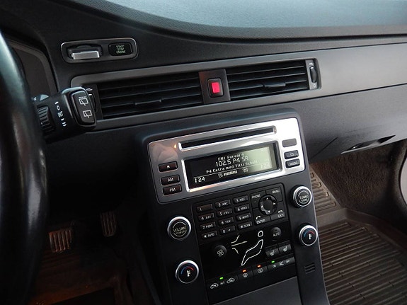 Volvo V70 13 of 16