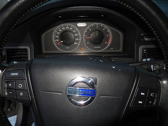 Volvo V70 10 of 16