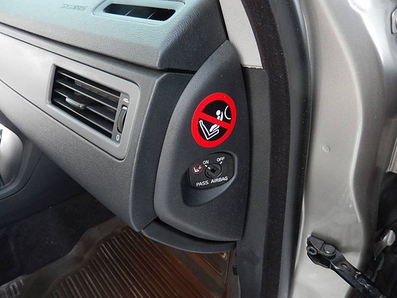 Volvo V70 7 of 16