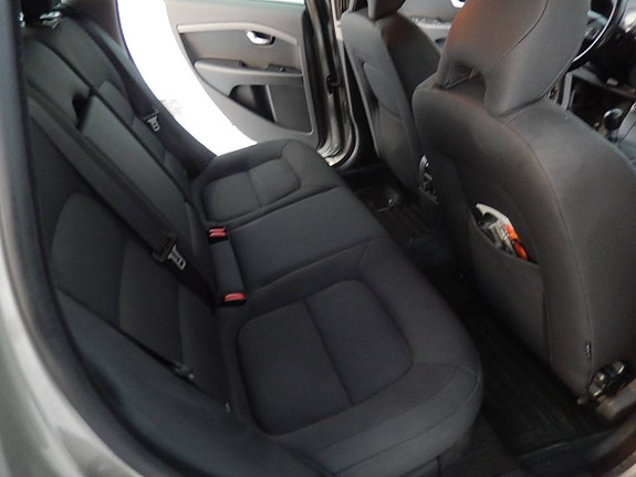 Volvo V70 6 of 16