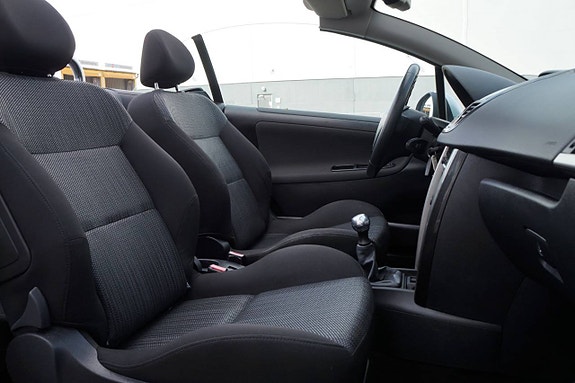 Peugeot 207 CC 13 of 15