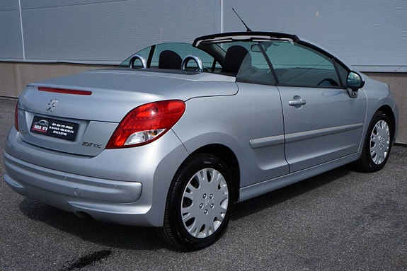 Peugeot 207 CC 9 of 15