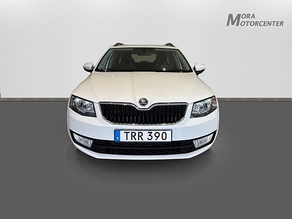 Skoda Octavia 2 of 5