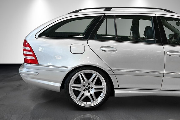 Mercedes-Benz C55 3 of 30