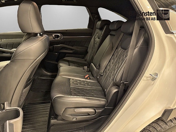Kia Sorento 9 of 14