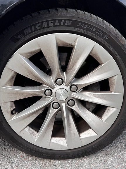 Tesla Model S 10 of 17