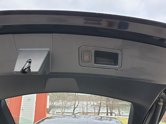 Tesla Model S 13 of 17
