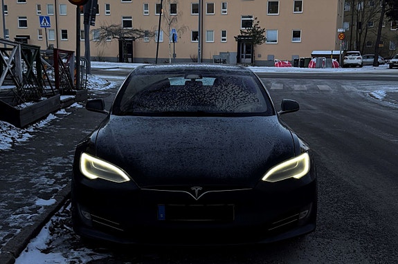 Tesla Model S 15 of 17