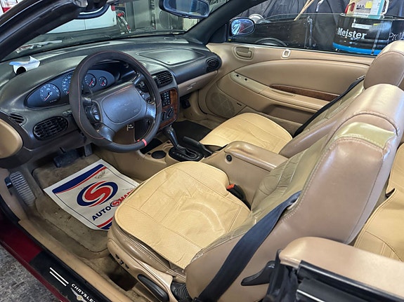 Chrysler Stratus 12 of 18